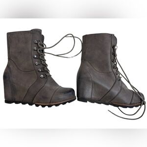Excellent Used Condition- Women's (Size 9) Gray-Brown Lace-Up Boots 3” heel‎